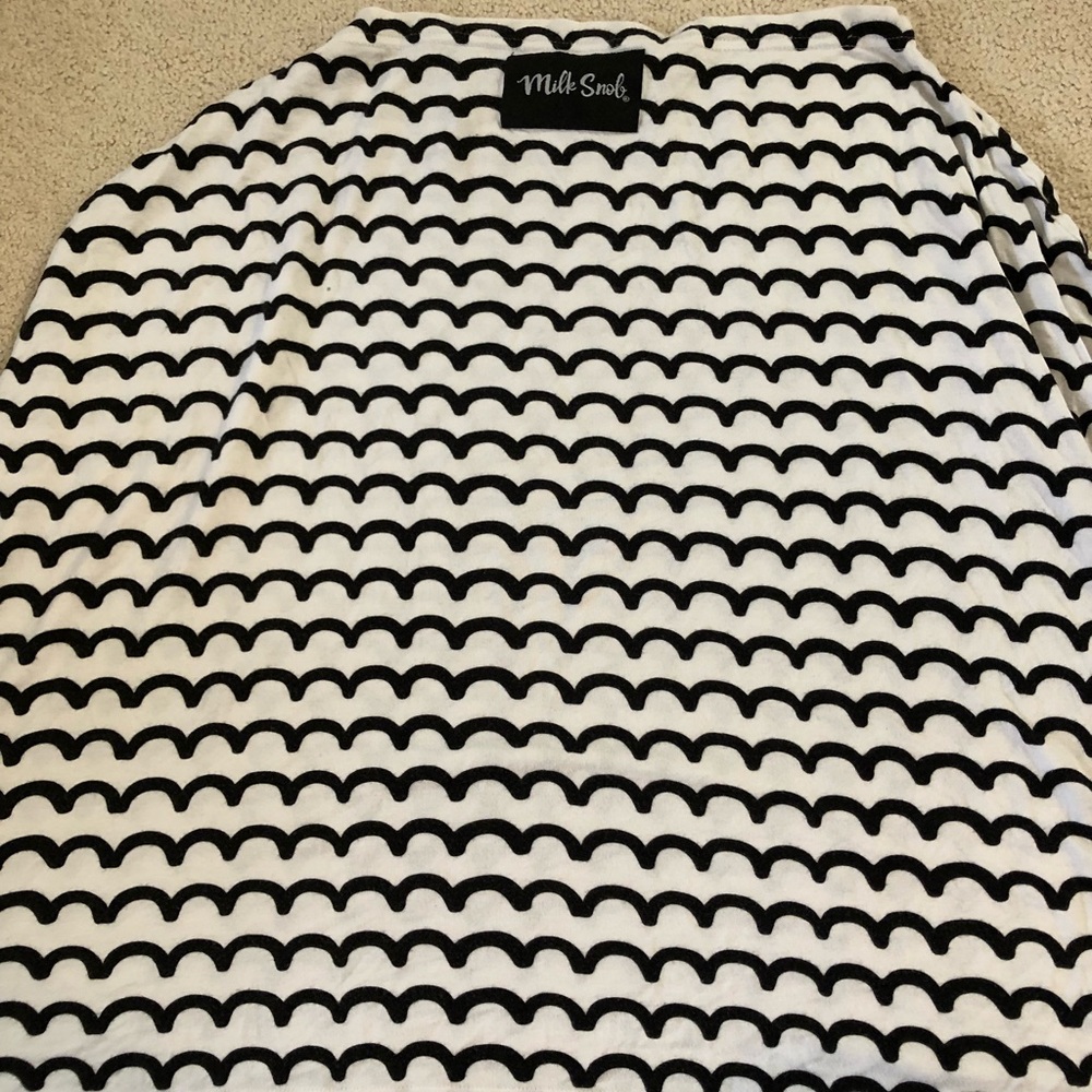 Milk snob car seat/nursing cover